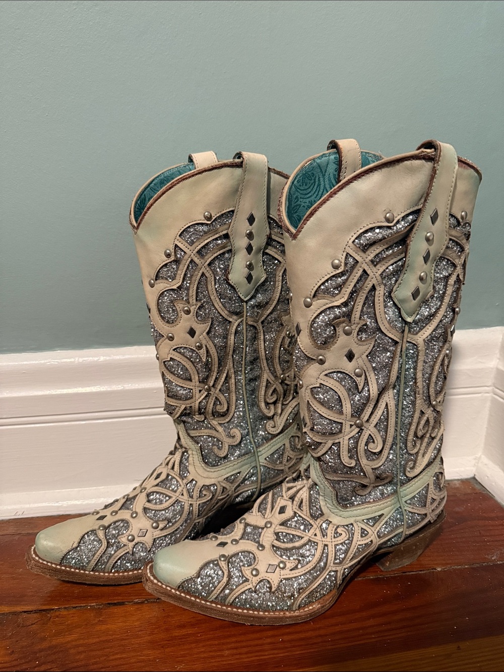 Corral boots size 6